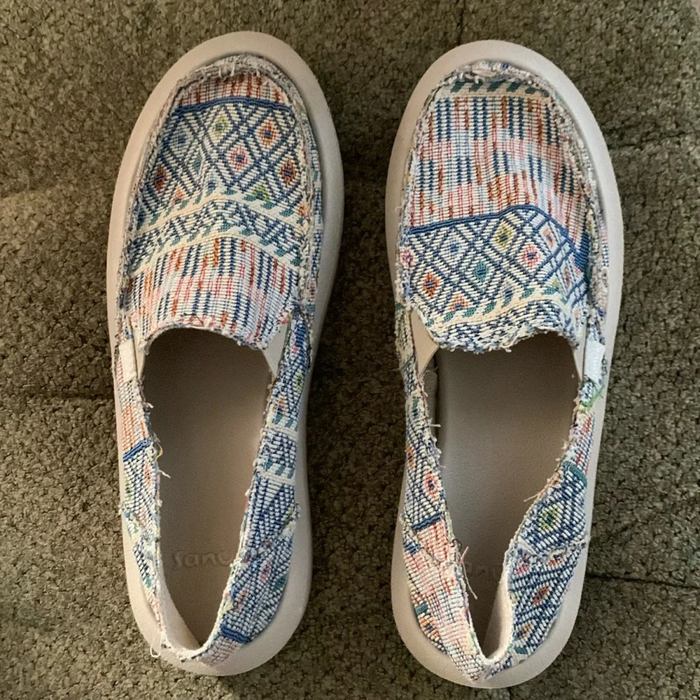Sanuk loafers sz 9